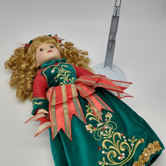 Vintage Victorian Rose Collection Porcelain Doll - Picture 3 of 9